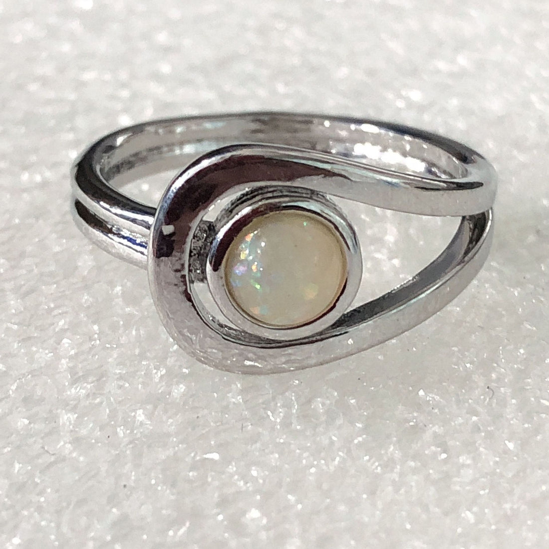 Opal-Look Round Swirl Eye Band Ring