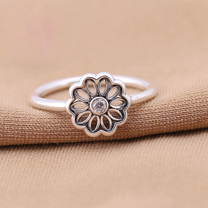 Openwork Daisy Flower Dainty Ring