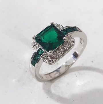 Emerald-Green Princess CZ Baguette Shoulder Ring