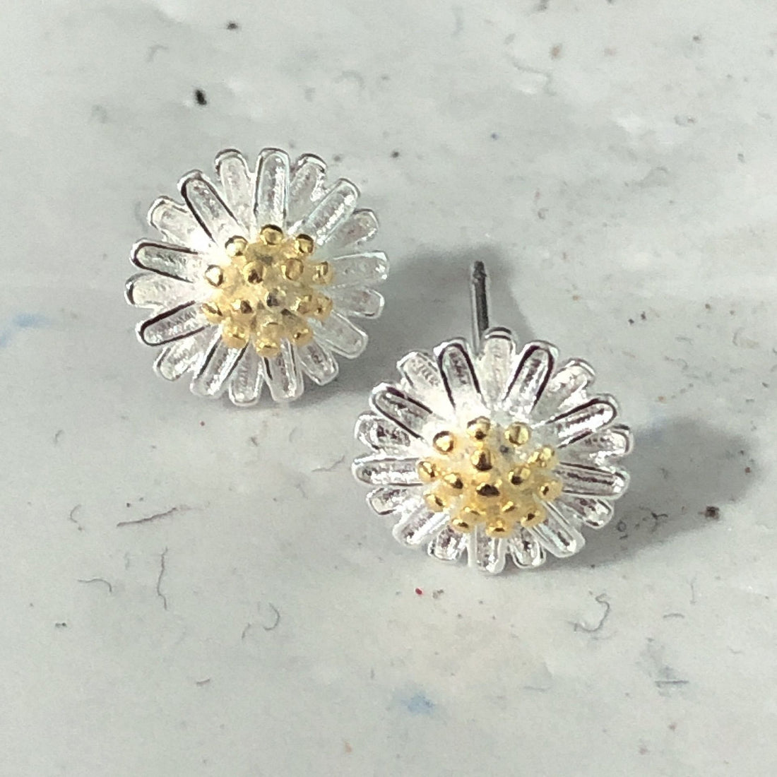 Two-Tone Daisy Flower Stud Earrings